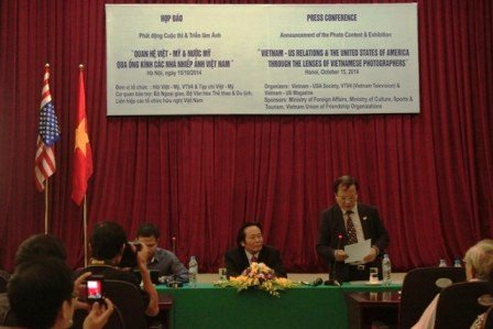 Chủ tịch Hội Việt - Mỹ Nguyễn Tâm Chiến tuyên bố Lễ phát động cuộc thi và triển lãm ảnh 